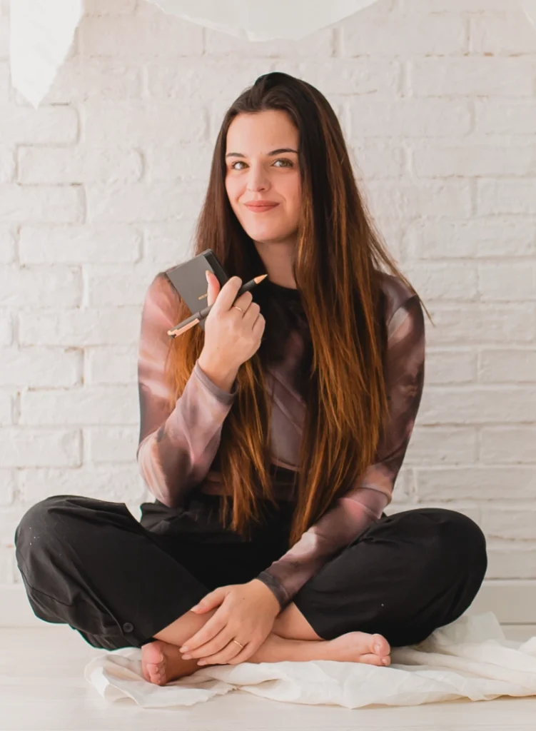 laura-arrebola-sentada